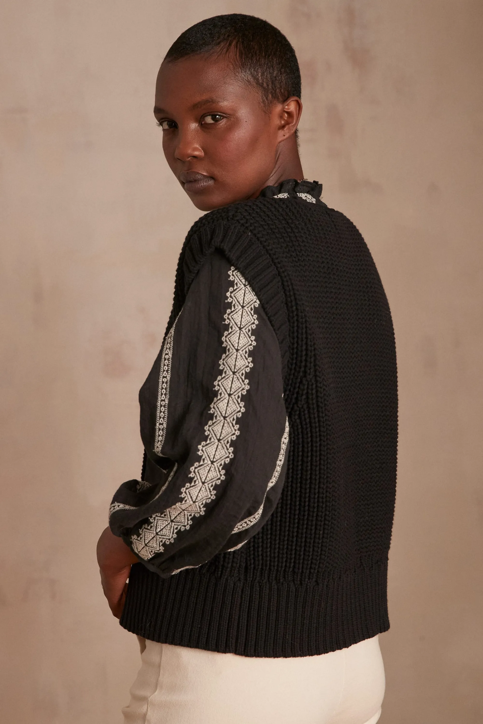 Maison 123 Gilets Courts | Gilets Sans Manches>Gilet sans manches LAURENA Produit labellisé We Care mettant en avant l'utilisation de matières plus responsables et la valorisation de la production locale NOIR