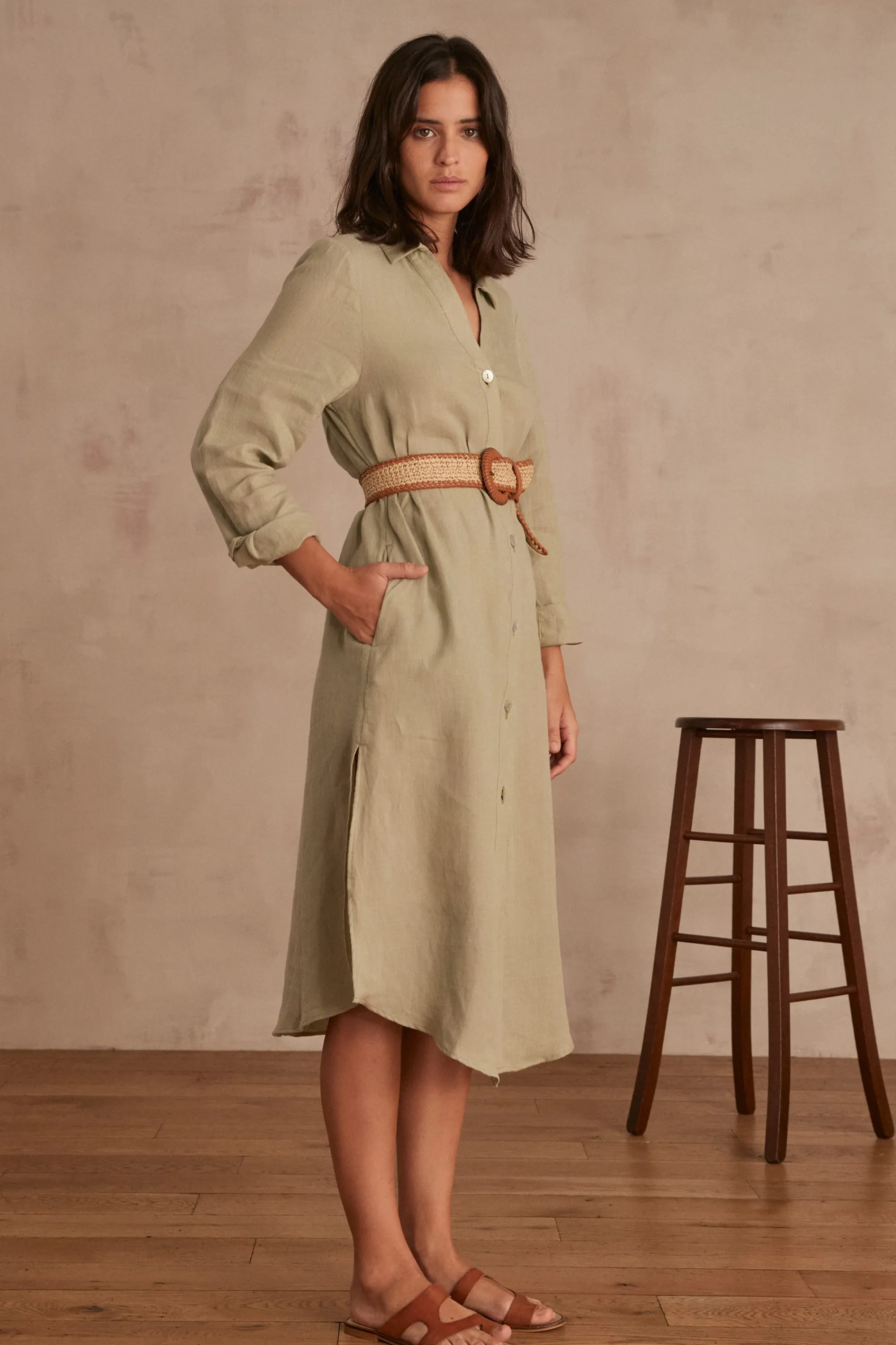 Maison 123 Robes Longues | Robes Chemise>ROBE CHEMISE AICHA Produit labellisé We Care mettant en avant l'utilisation de matières plus responsables et la valorisation de la production locale AMANDE